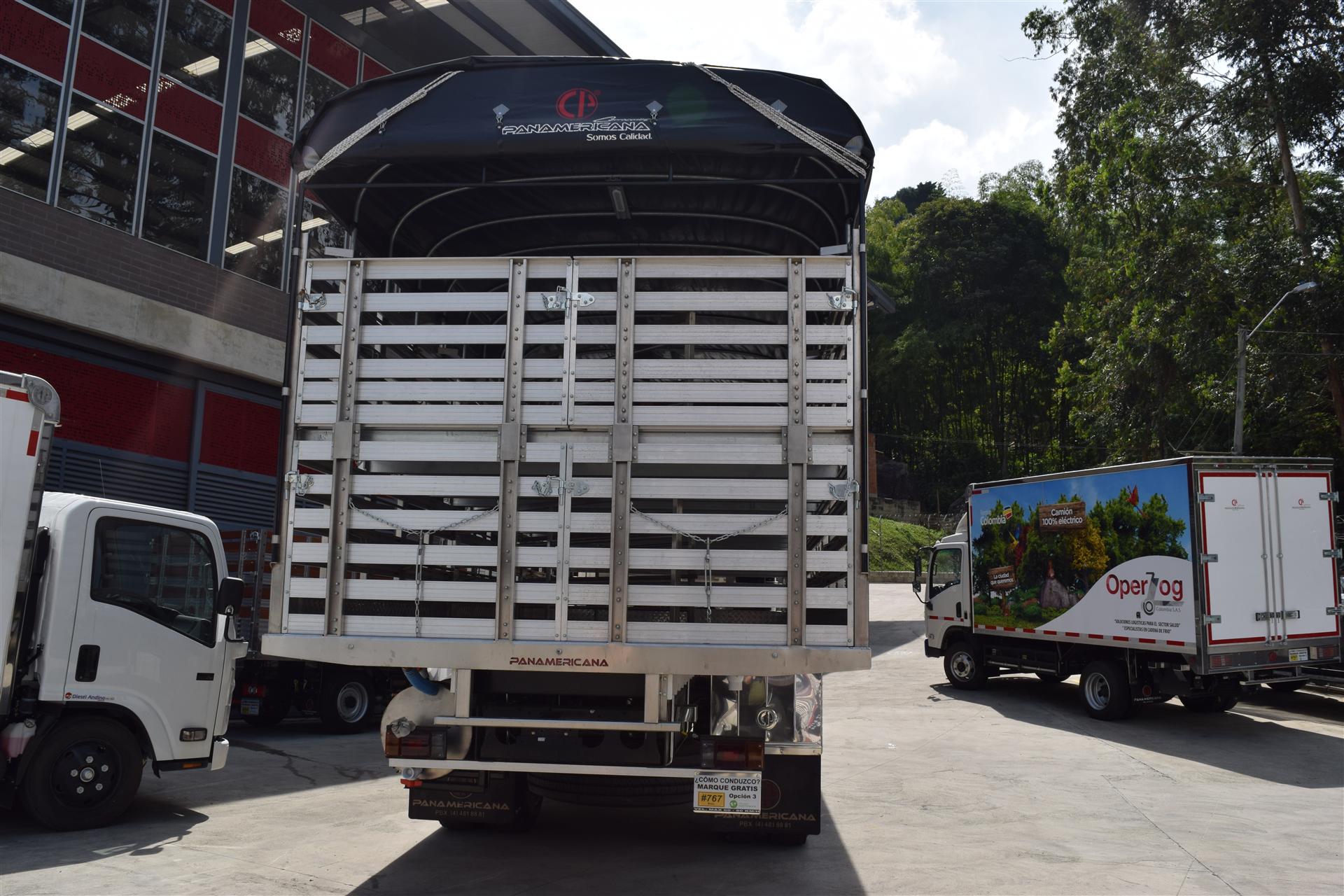Furgones tipo estaca - Carrocerías Panamericana